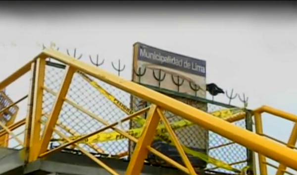 Denuncian falta de mantenimiento de puente peatonal en playa de Miraflores