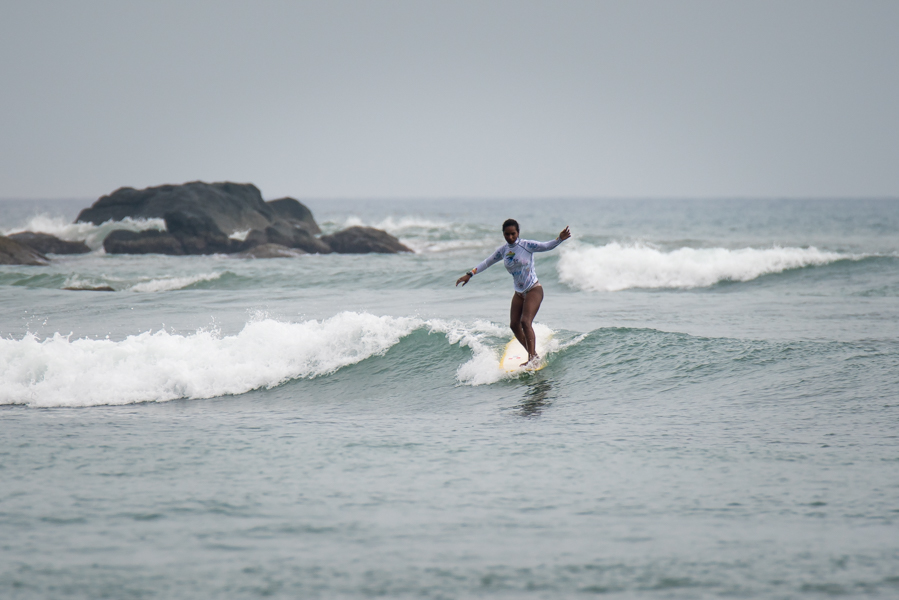 Maria Fernanda Reyes avanza a la tercera ronda del Mundial de Longboard