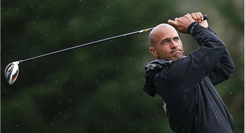 Kelly Slater es premiado por comunidad de Golf 