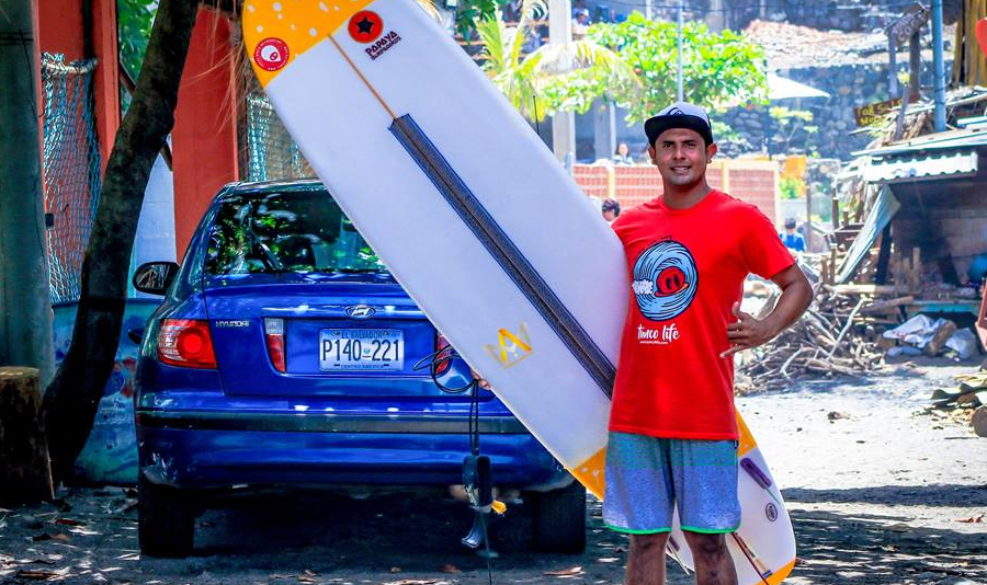 De vendedor de artesan&iacute;as a ser reclutado por equipo estadounidense de surf