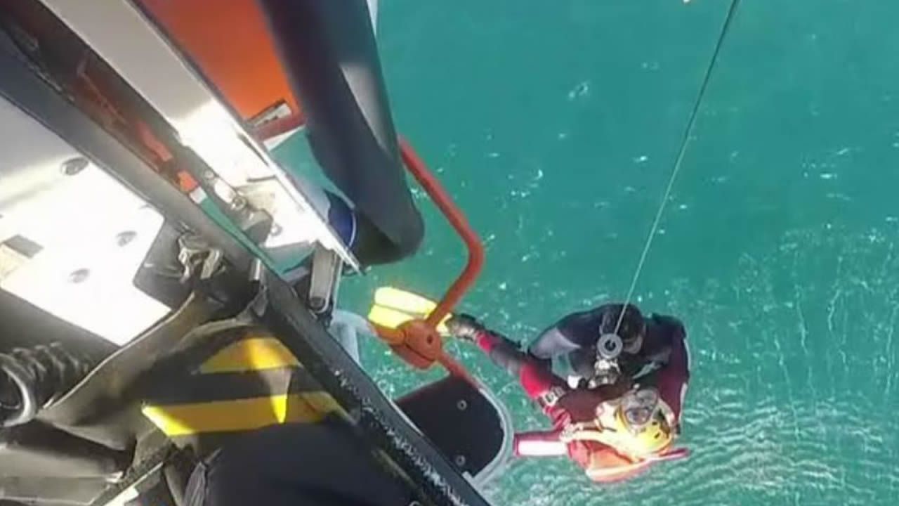 As&iacute; rescatan en Espa&ntilde;a a los surfistas arrastrados por la corriente marina