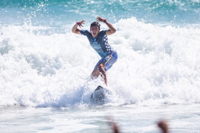 El surfista de Quiksilver, Kanoa Igarashi, gana el US Open por segunda vez consecutiva