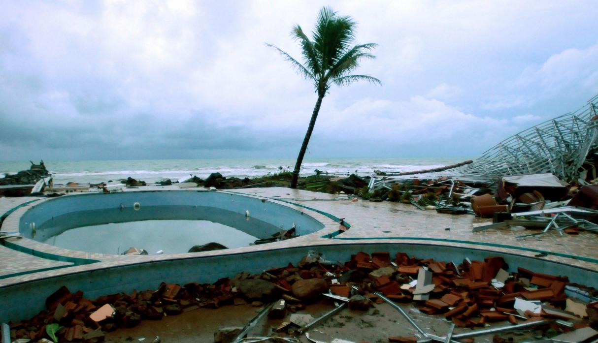 El tsunami "volc&aacute;nico" que ha causado devastaci&oacute;n en Indonesia