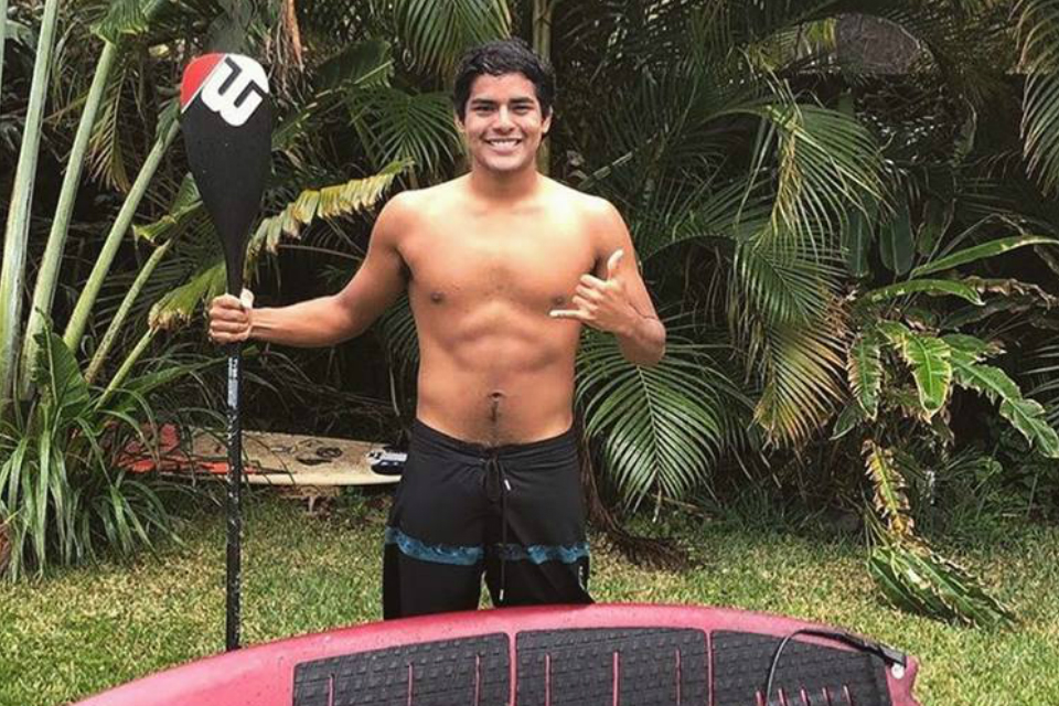 Sebasti&aacute;n G&oacute;mez clasifica a ronda 4 en Sunset Beach 
