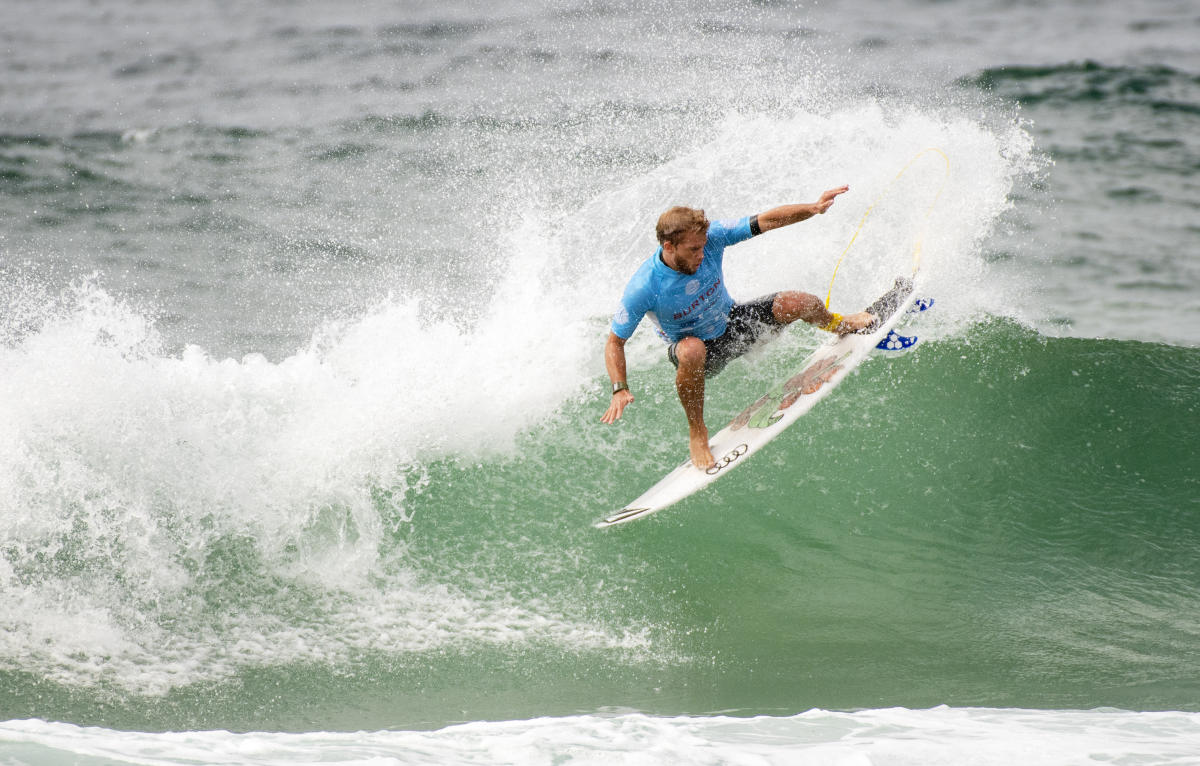 Miguel Tudela avanza a ronda 3 del Galicia Classic Surf Pro
