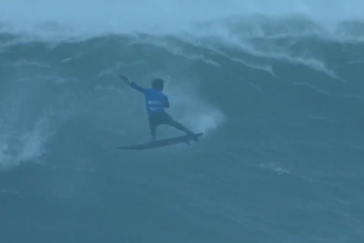 As&iacute; fue el a&eacute;reo reverse de backside de Kai Lenny en Nazar&eacute;