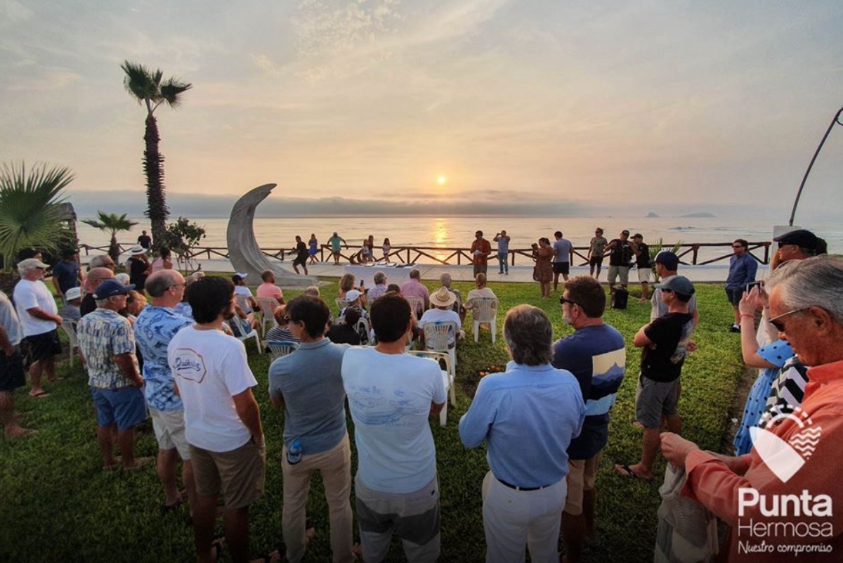 Punta Hermosa inaugura monumento a Pico Alto