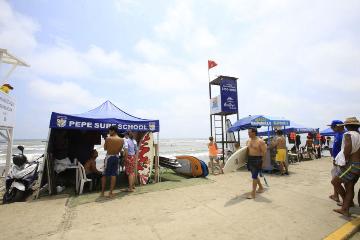 Miraflores: As&iacute; va la situaci&oacute;n de las escuelas de surf informales en playa Makaha