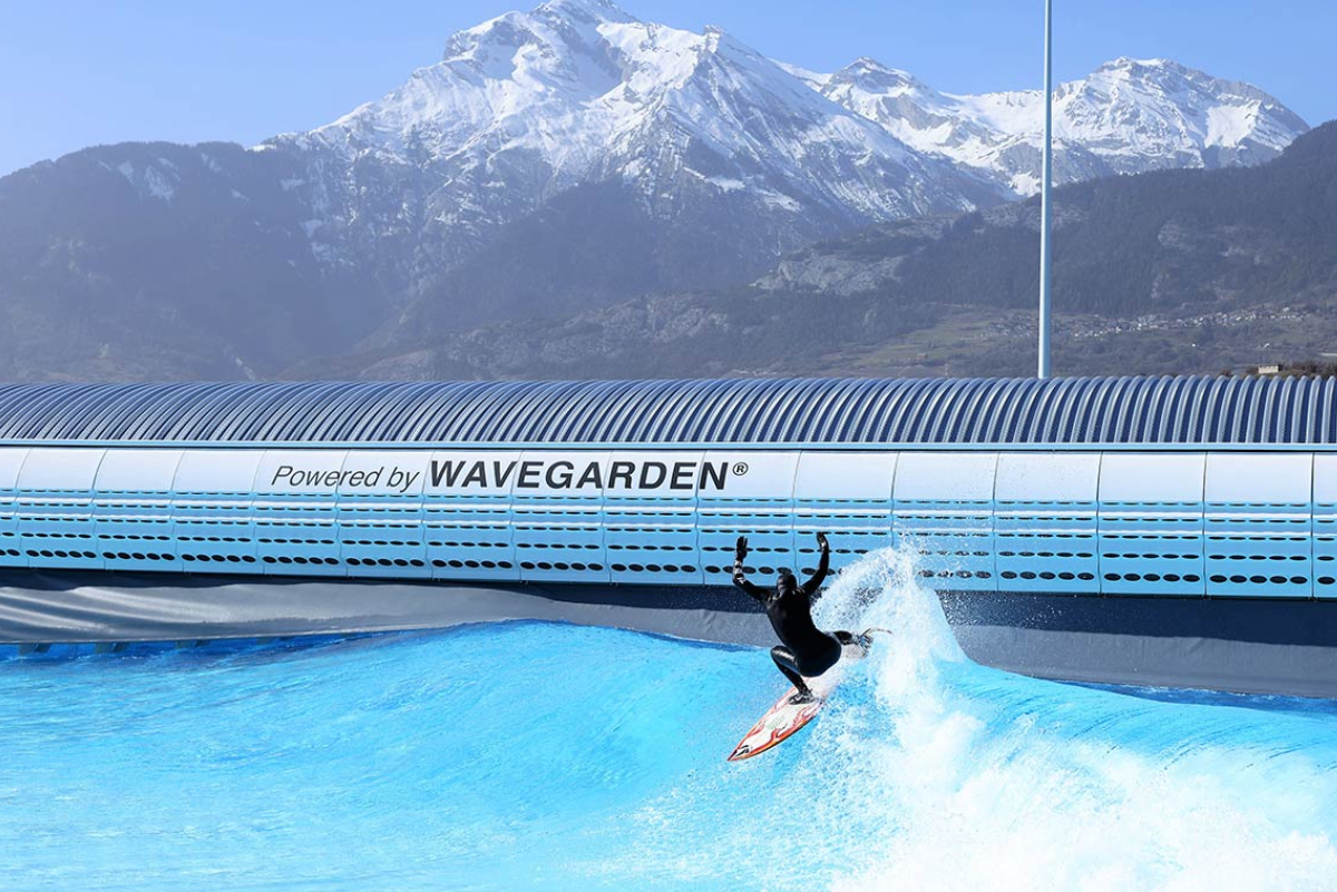 Piscina de olas en los Alpes Suizos abre al p&uacute;blico 
