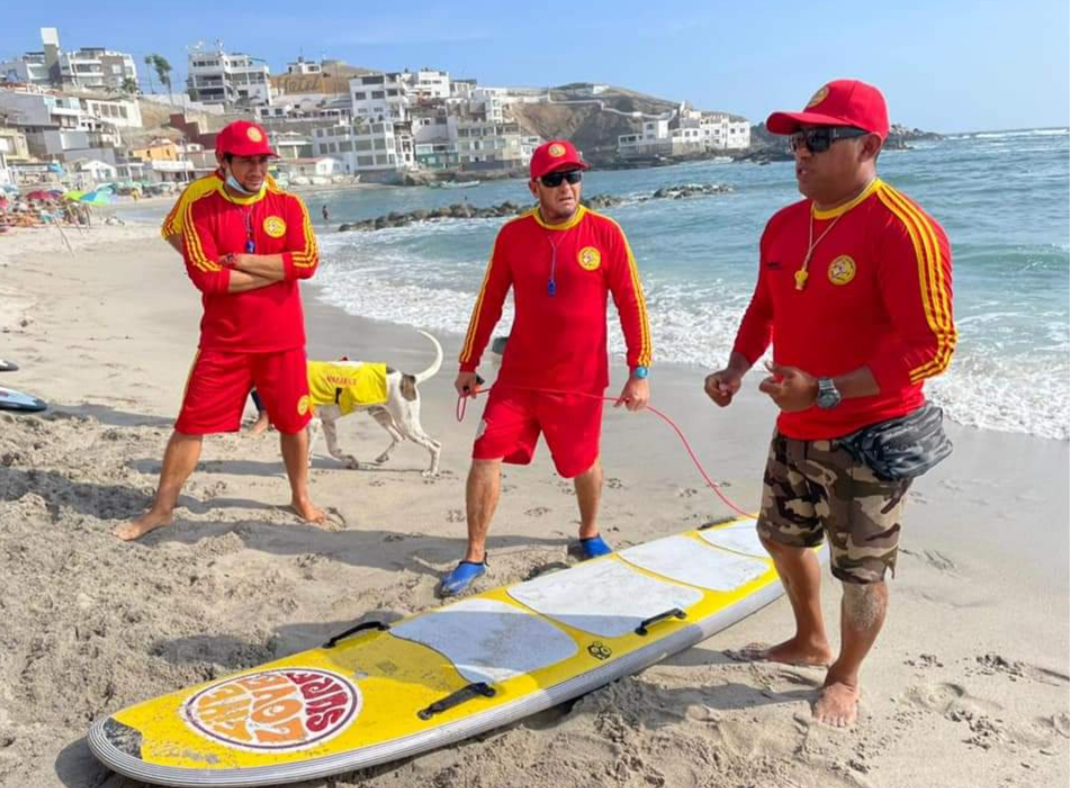 Se viene el primer curso de salvavidas con tabla de surf en San Bartolo