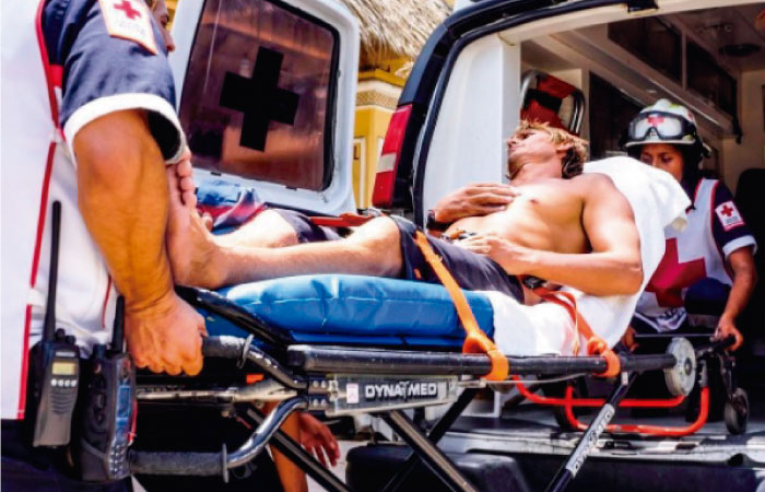 Tubazo en Puerto Escondido le fractura el estern&oacute;n a Jamie Mitchell 