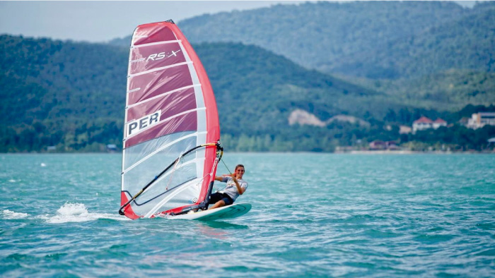 Mar&iacute;a Bel&eacute;n Bazo volvi&oacute; a la carga en evento mundial de windsurf  en Aruba y se lleva el oro 