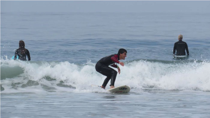 La historia de Lucas, el surfista ciego de 16 a&ntilde;os de edad que desaf&iacute;a las olas en California