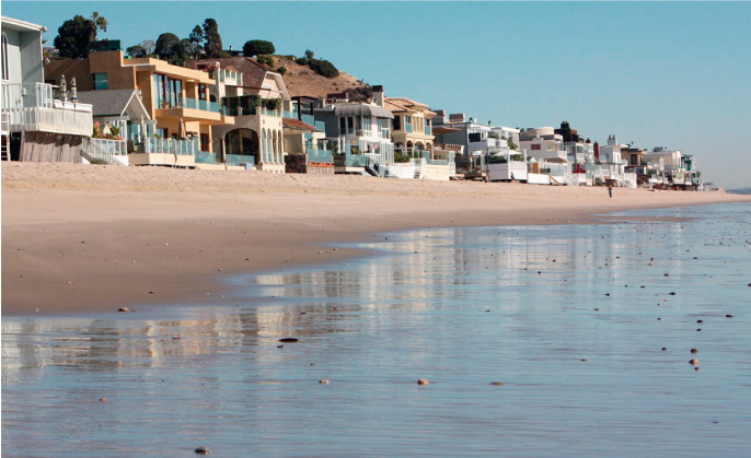 Imponen multa millonaria a residentes de playa en California por impedir la entrada a visitantes 
