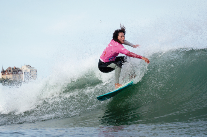 Anali G&oacute;mez y Daniella Rosas en el puesto 9 y 13 del mundial de surf 
