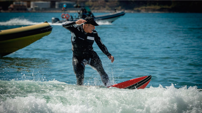 Garrett McNamara surfea cuatro kil&oacute;metros de ola de rio 
