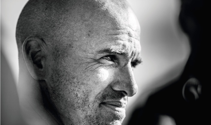 Kelly Slater apoya matanza de tiburones en Isla Reuni&oacute;n
