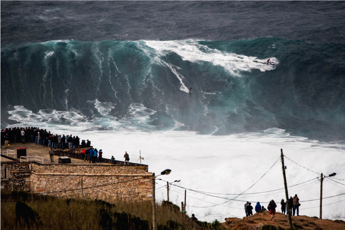 Mercedes Benz lanza su nuevo spot surfeando Nazar&eacute;