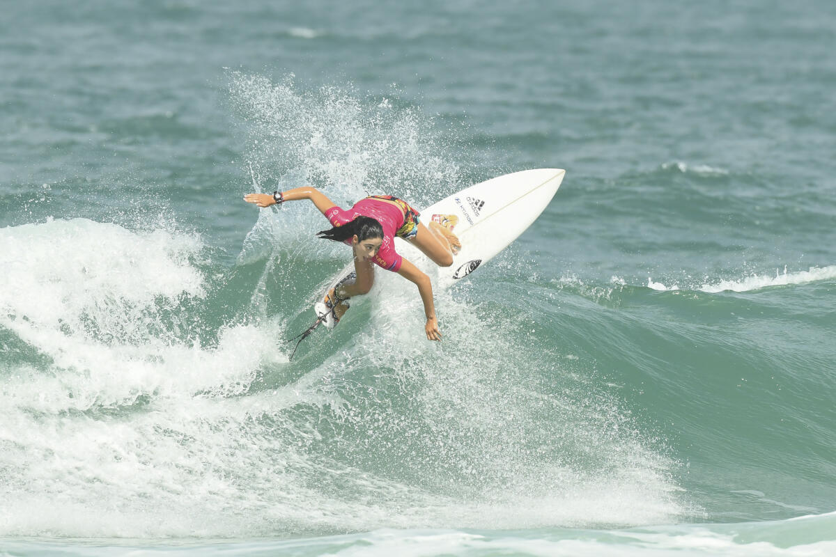Daniella Rosas va en busca de las semifinales en Huntington Beach 